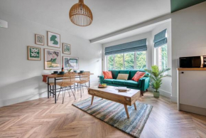 First Floor - Stylish 3 Bedroom Apartment